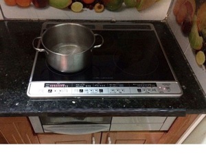 Bếp từ âm 3 vùng nấu Hitachi HT H6S