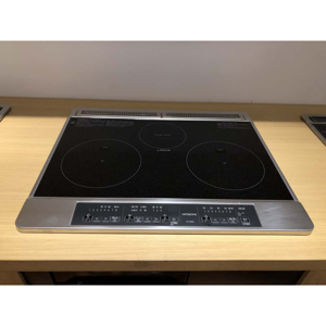 Bếp từ âm 3 vùng nấu Hitachi HT-M6K