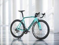 Bianchi Oltre XR 4 – Super Record EPS 11v Compact 52/36 .
