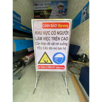 Biển báo công trường khu vực có người làm trên cao