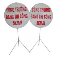 Biển cảnh báo an toàn công trường đang thi công