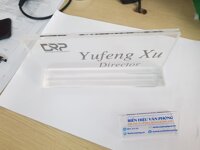 Biển chức danh để bàn mica, biển tên để bàn mica, biển tên nhân viên mica trong, Bảng để bàn mica