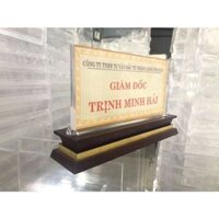 Biển chức danh đế gỗ mặt mica trong để bàn kích thước 12x24cm