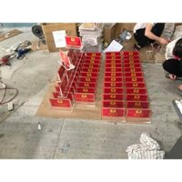 Biển chức danh mica để bàn mica