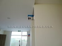 Biển hành lang nhà vệ sinh hình vuông hoa văn 15×15 cm gắn tường hai mặt