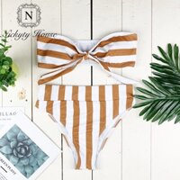 Bikini 2 mảnh quần khoét hông,áo cúp ngực.