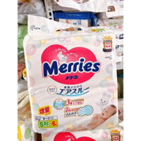 Bỉm Merries cộng miếng NB76+6 cho bé sơ sinh