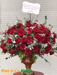 Bình hoa tặng 20 tháng 10 hoa hồng đỏ kèm baby