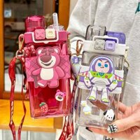 Bình Nước Hình Gấu Dâu Tây 2 ngăn có dây đeo  Bình Nước Hoạt Hình Dễ Thương 520 ml