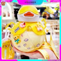 Bình nước nhựa thiết kế hình con vịt dễ thương có ống hút và dây đeo tiện dụng cho bé 700ml