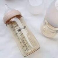 Bình sữa Moyuum 270ml cơ bản