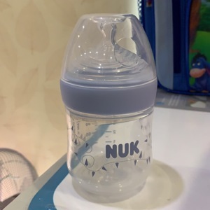 Bình sữa thủy tinh cổ rộng núm ty silicon siêu mềm Nuk - 150ml