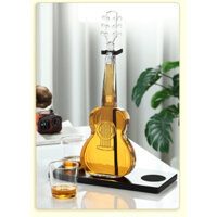 BÌNH THỦY TINH HÌNH ĐÀN GHITA 1 LÍT KÈM ĐẾ VÀ 2 CỐC, CHAI PHONG THỦY CAO CẤP, HÀNG LOẠI 1