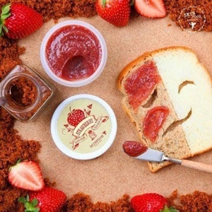 Mặt nạ strawberry mask wash off black sugar