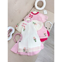 BN127 - Set áo dài cách tân thêu hoa tay bom kèm váy lụa ngang gối + cài tóc xinh xắn cho bé gái diện lễ Tết (10-28kg)