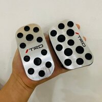 Bộ 2 ốp chân ga + chân phanh xe Innova, Fortuner , Hilux 2014 - 2022, giúp chống trơn trượt, thẩm mỹ đẹp