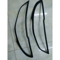 Bộ 2 ốp viền đèn Pha nhựa đen xe Mazda Bt50 đời xe 2022