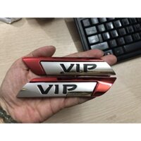 Bộ 2 Tem kim loại mạ crom VIP chữ đen nền trắng phối đỏ