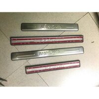 Bộ 4 ốp bậc ngoài Inox xe Innova 2017-2018 - mẫu inox