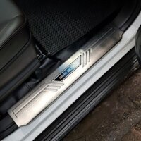 Bộ 8 chi tiết ốp chống trầy bậc cửa dành cho xe Chevrolet Trailblazer – Mẫu INOX (tặng kèm cuộn keo 3M)