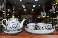 Bộ ấm trà Bát Tràng Tam Thái Cúc Đen 500ml – Gốm sứ Bát Tràng