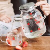 Bộ ấm trà dâu tây 1,6l kèm 02 cốc dâu tây 300ml