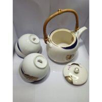Bộ ấm trà Nhật Bản.