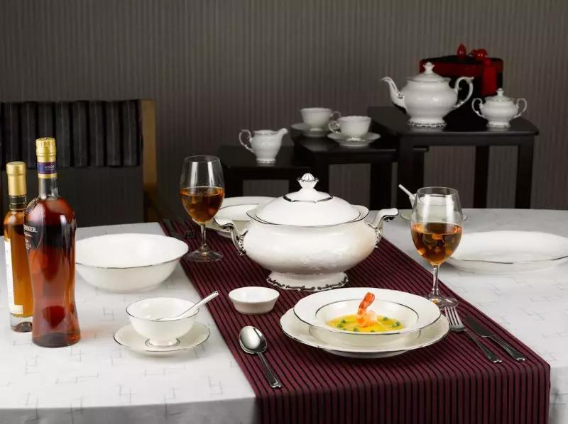Bộ bàn ăn Minh Long Đài Các Chỉ Bạch Kim – 30 sản phẩm