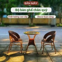 Bộ bàn ghế ban công mây nhựa chân quỳ vàng nâu dùng phòng ăn ban công sân vườn bền bỉ