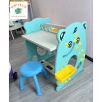 Bộ bàn ghế ngồi học tặng kèm bút vẽ cho bé phù hợp với trẻ từ 2 tuổi trở lên.