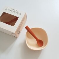 Bộ bát ăn dặm Premium Silicon đế hít chống đổ kèm thìa ăn dặm SAPO SAPi: Cream + Mustard (Kem - Vàng)