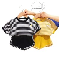 Bộ bé trai cotton kẻ sọc ngang hình thêu 2 mầu đen và vàng XHN923