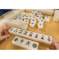 Bộ cờ mạt chược Thượng hạng 144 con không sờn không tróc không phai tặng kèm tấm da PU chống thấm và hộp