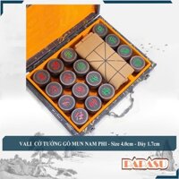 Bộ Cờ Tướng Gỗ Mun Châu Phi đường kính 4cm, dày 1,7cm và Bàn Cờ Da Simili, cùng Vali họa tiết cổ điển, sang trọng