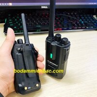 Bộ combo 2 Máy bộ đàm Motorola CP- 550  Gồm có: 2 máy, 2 pin, 2 sạc, 2 anten , 2 bát cài lưng, 2 dây đeo