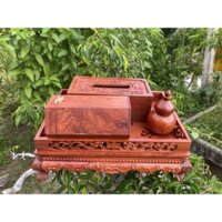 Bộ đồ dùng làm từ gỗ hương gồm khay trân quỳ , hộp đựng trà , hộp đựng giấu ăn , lọ đựng tăm