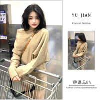 Bộ đồ nữ 2025 mùa xuân mới phong cách lười biếng, áo len tay cánh dơi rộng, quần short eo cao thon gọn