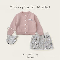 Bộ đồ phong cách MIU mẫu mới cherrycoco, áo cardigan dệt kim cho bé gái, chân váy đính sequin thời trang, túi ngọc trai, bộ ba chiếc
