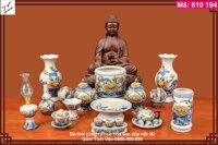 Bộ đồ thờ cúng bàn thờ phật men rạn cổ, hoa sen đắp nổi 3D tinh xảo, mã 610194, gồm bát nhang và chân đế, hũ muối gạo, chén cơm, chân nến, bộ trà mini, đèn dầu, bộ 3 ly nước, hồ lô rượu, ống cắm nhang, bình bông, gốm sứ bát tràng tinh vân