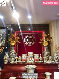 Bộ đồ thờ cúng đầy đủ ban thờ gia tiên, mã 610185, men rạn cổ, hoa văn rồng đắp nổi 3D, hoa sen đồng, bát nhang, lọ lục bình, mâm bồng, đèn dầu, chóe muối gạo nước, nậm rươu..., gốm sứ bát tràng tinh vân