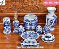 Bộ đồ thờ cúng men xanh lam, mã 650010, hoa văn rồng phượng đắp nổi 3D tinh xảo, vẽ sắc nét, bộ gồm đèn dầu, ống nhang, bát nhang 12-14 cm, nậm rượu, chóe muối gạo nước, bộ trà mini, kỷ ngai 3 chén, bình bông, đĩa trái cây, gốm sứ bát tràng tinh vân