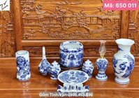 Bộ đồ thờ cúng men xanh lam, mã 650011, hoa văn rồng phượng đắp nổi 3D tinh xảo, vẽ sắc nét, bộ gồm đèn dầu, ống nhang, bát nhang 12-14 cm, nậm rượu, chóe muối gạo nước, kỷ ngai 3 chén, bình bông, đĩa trái cây, gốm sứ bát tràng tinh vân