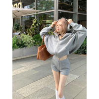 Bộ đồ thường ngày Áo khoác hoodie màu xám + quần short ống thẳng lưng cao hai mảnh