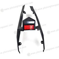 Bợ dưới đèn hậu xe Sonic có miếng phản quang