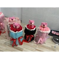 Bó hoa gấu dâu kèm hoa sáp và vải voan cỡ trung siêu đẹp giá rẻ kèm túi đựng