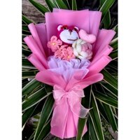 Bó hoa gấu dâu Losto phối hoa hồng và lưu ly bằng len+hàng sẵn tại TPHCM
