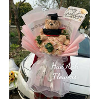 BÓ HOA GẤU XÙ CỬ NHÂN 23-25cm Mix HỒNG LOANG TẶNG BANER GRADUATION
