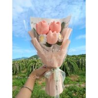 Bó hoa Tulip hồng điệu đà mix cúc bằng len
