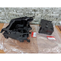 Bộ hộp nhựa đựng acquy xe Scoopy đời 2021 đến 2024