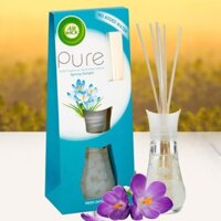 Bộ khuếch tán tinh dầu que mây Air Wick Spring Delight 30ml – hoa nghệ tây